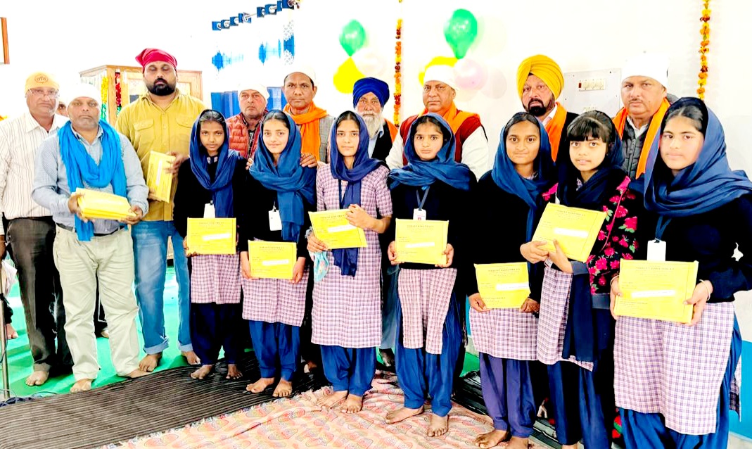 Brilliant students were honored on the occasion of Guru Ravidas Jayanti